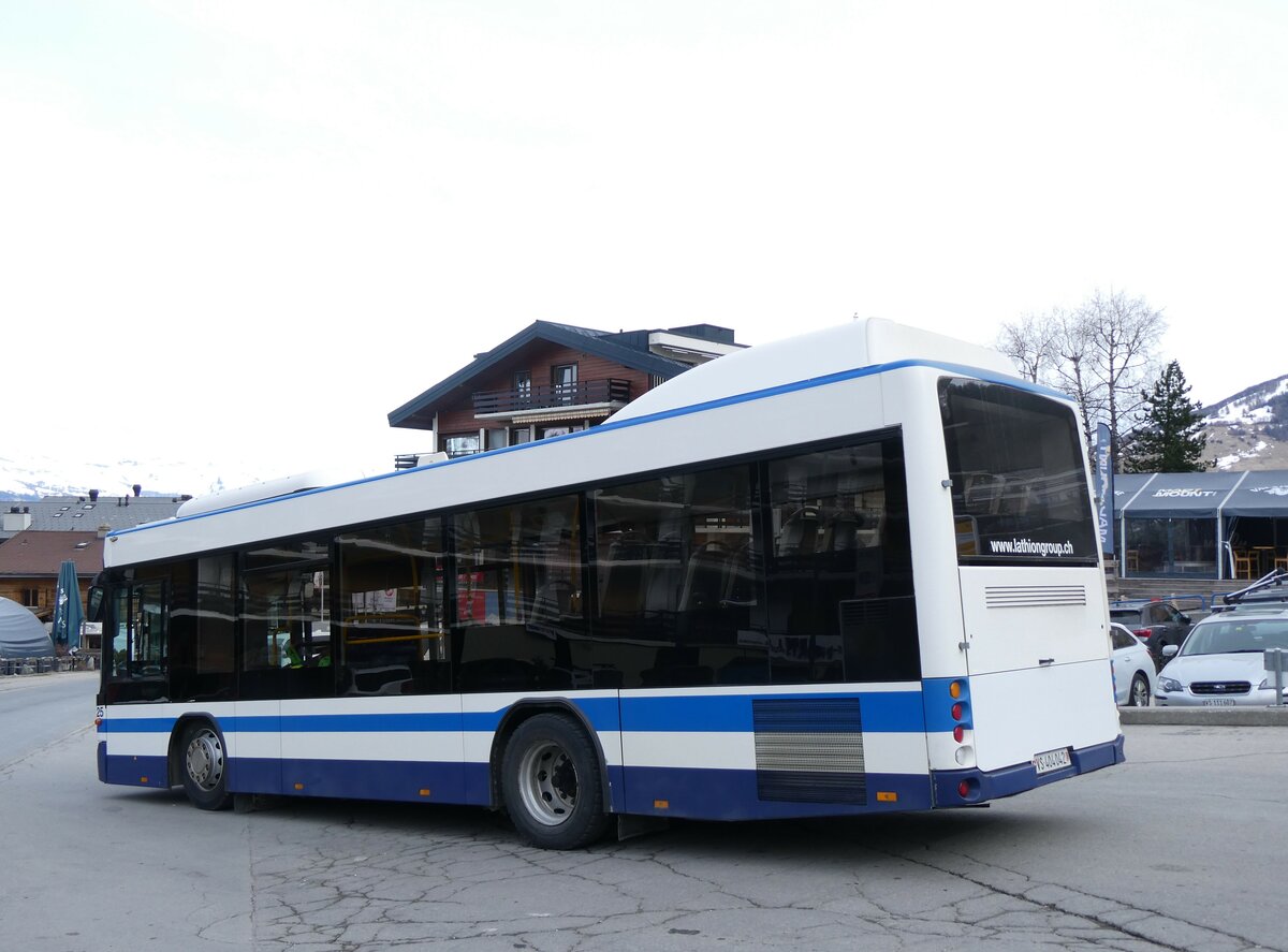(259'365) - Lathion, Sion - Nr. 25/VS 404'042 - Scania/Hess (ex AHW Horgen; ex ZVB Zug Nr. 140) am 16. Februar 2024 in Haute-Nendaz, T�l�cabine