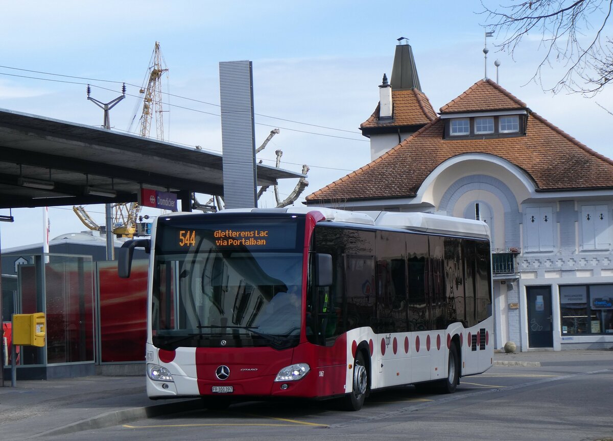 (259'862) - TPF Fribourg - Nr. 1067/FR 300'397 - Mercedes am 2. M�rz 2024 beim Bahnhof Domdidier