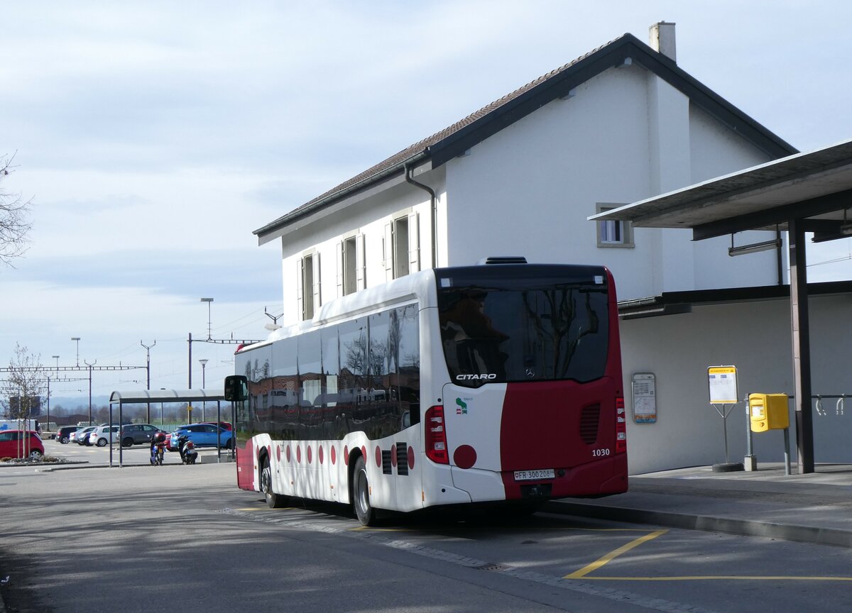 (259'884) - TPF Fribourg - Nr. 1030/FR 300'208 - Mercedes am 2. M�rz 2024 beim Bahnhof Domdidier