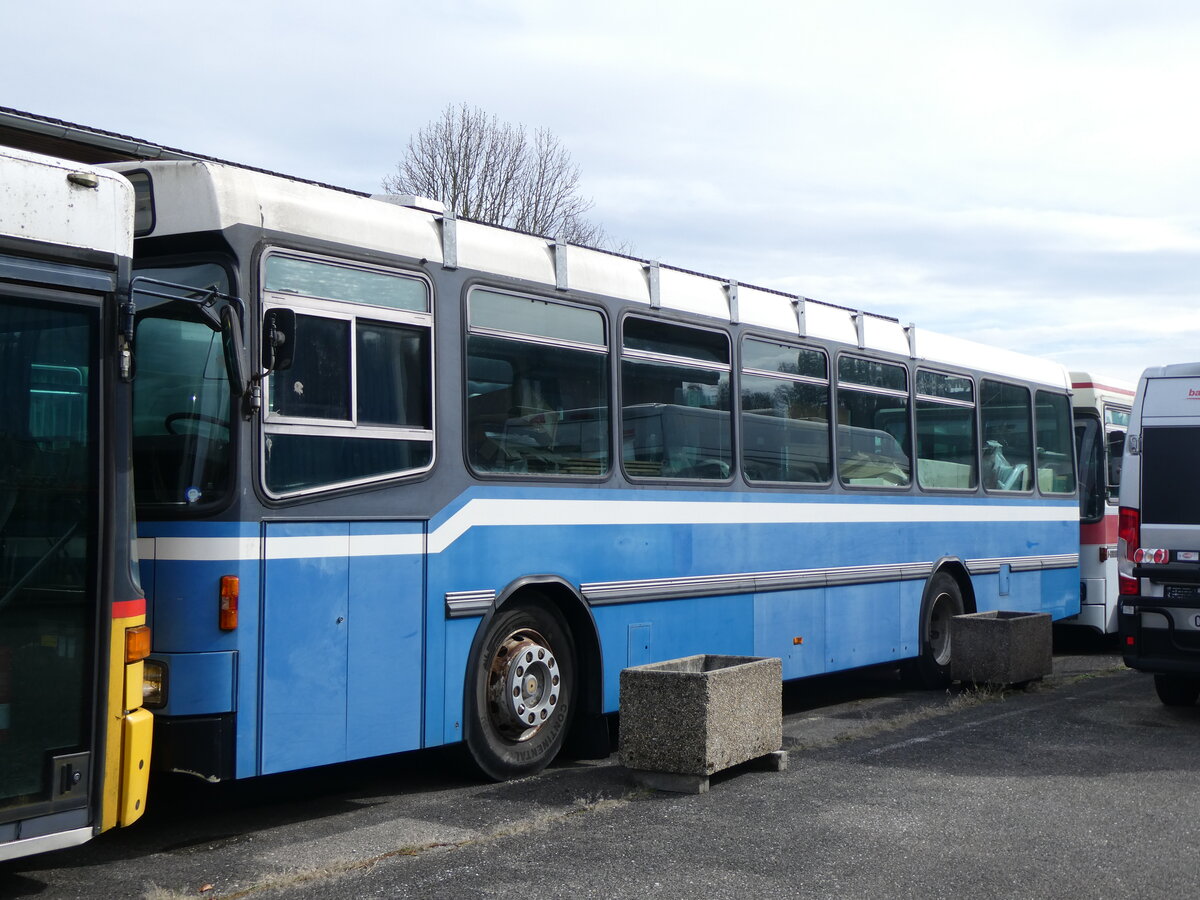 (259'890) - Stadelmann, Emmenbr�cke (R�trobus) - Nr. 55 - Volvo/Hess (ex VBL Luzern Nr. 55) am 2. M�rz in Faoug, MS Carrosserie (Teilaufnahme)