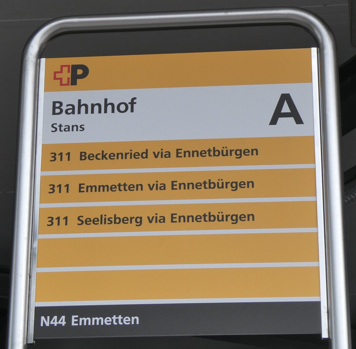 (260'295) - +P-Haltestellenschild - Stans, Bahnhof - am 12. M�rz 2024