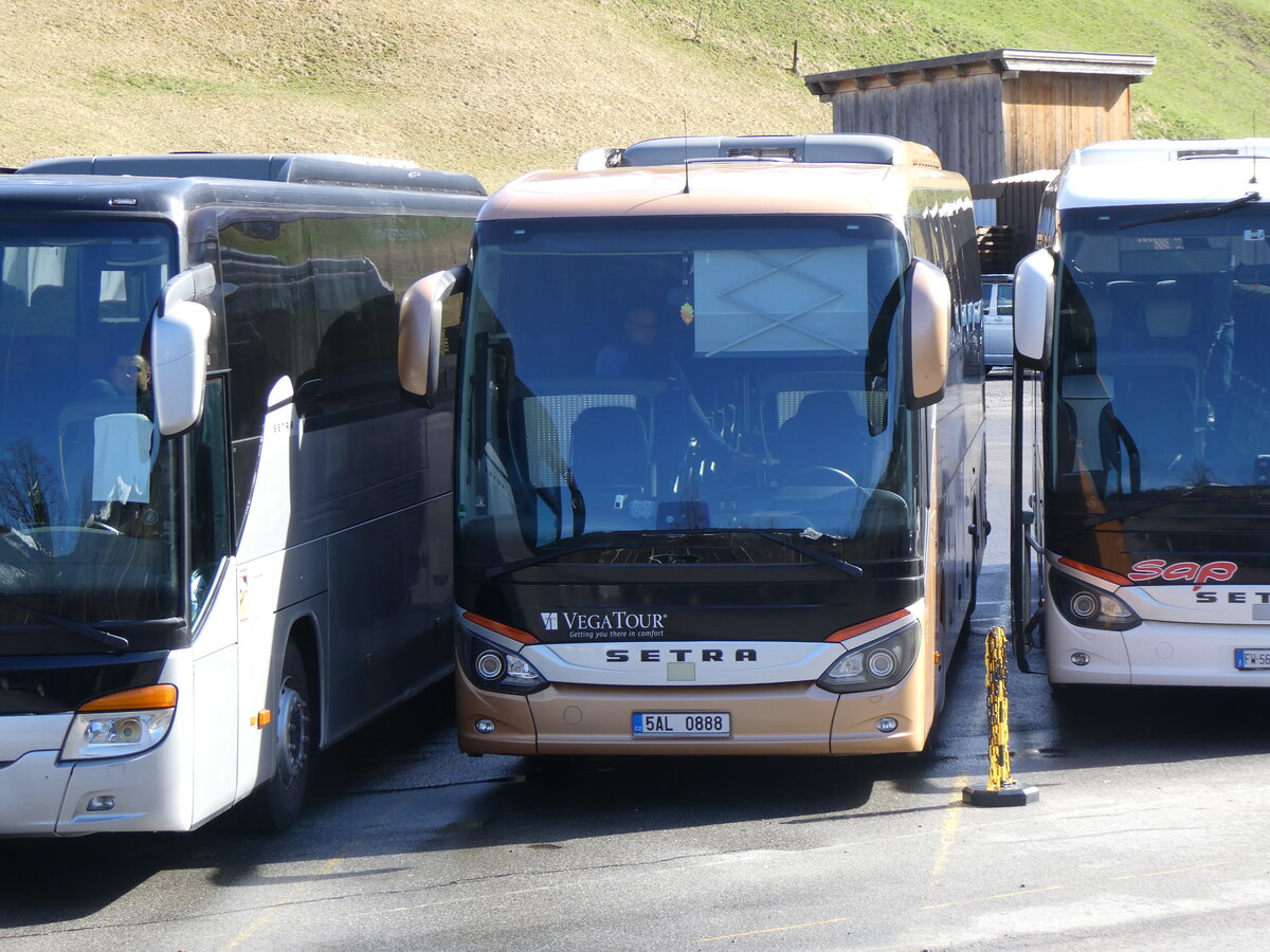 (260'486) - Aus Tschechien: Vega Tour, Praha - Nr. 246/5AL 0888 - Setra am 19. M�rz 2024 in Grindelwald, Grund