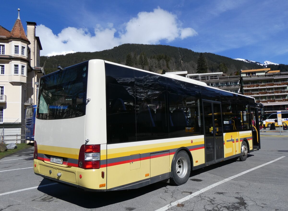 (260'521) - GrindelwaldBus, Grindelwald - Nr. 17/BE 72'444 - MAN/G�ppel (ex STI Thun Nr. 133) am 19. M�rz 2024 beim Bahnhof Grindelwald