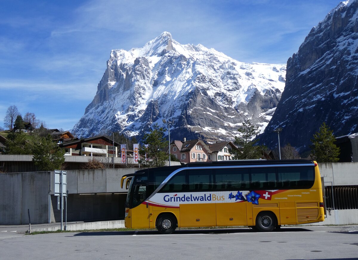 (260'556) - GrindelwaldBus, Grindelwald - Nr. 26/BE 268'737 - Setra am 19. M�rz 2024 beim Bahnhof Grindelwald
