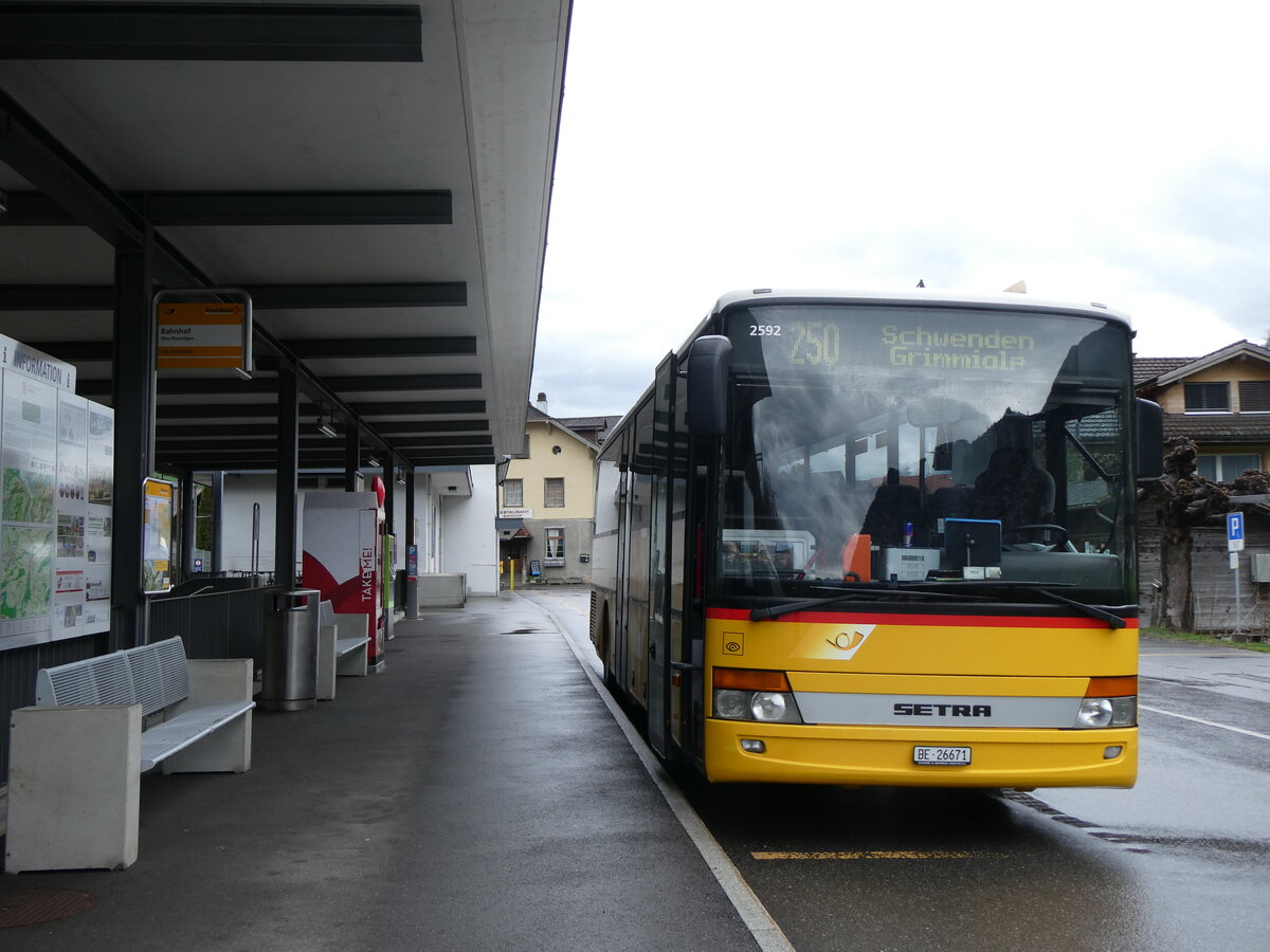 (260'587) - Spring, Schwenden - BE 26'671/PID 2592 - Setra am 21. M�rz 2024 beim Bahnhof Oey-Diemtigen