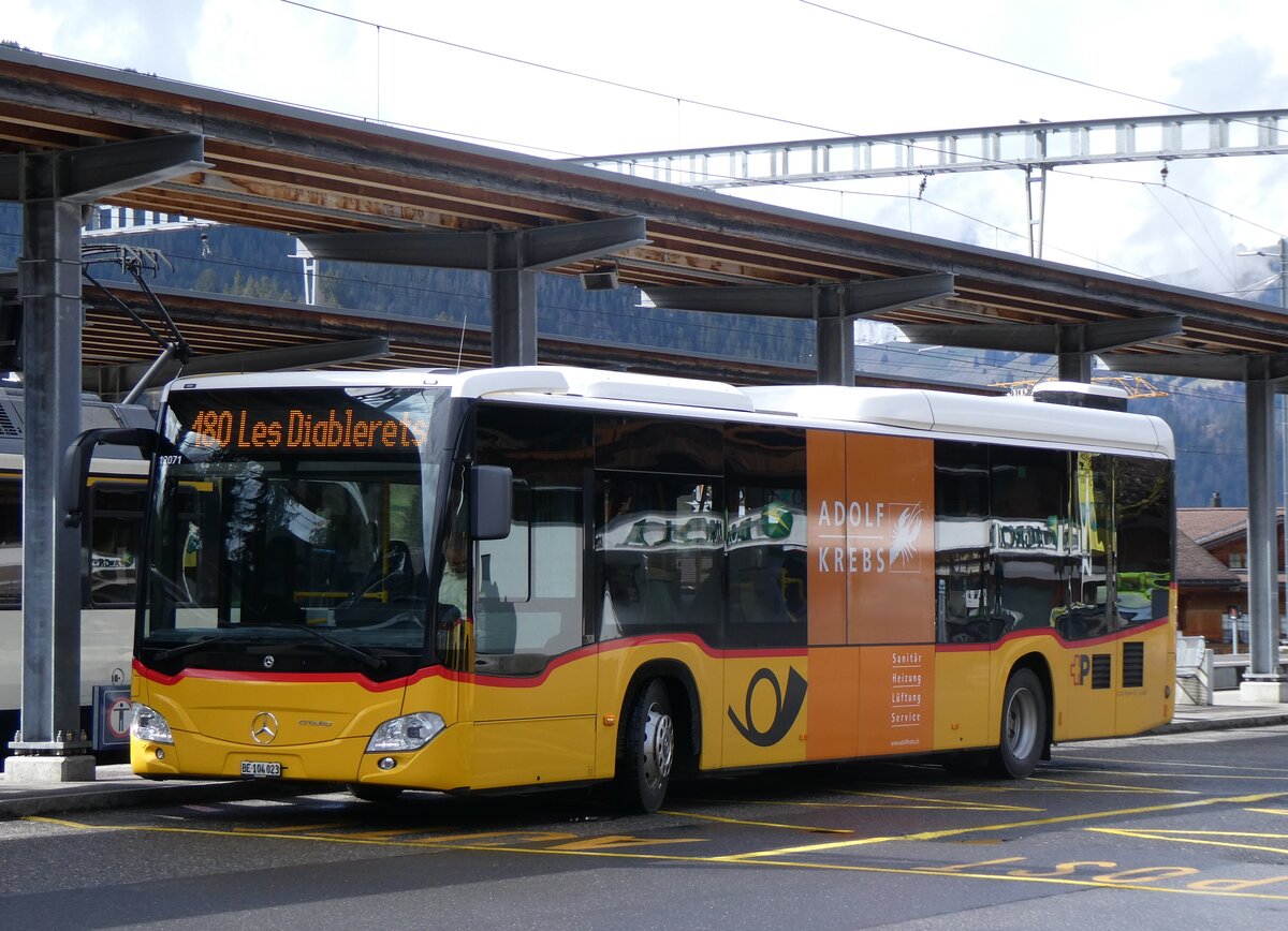 (260'602) - K�bli, Gstaad - BE 104'023/PID 12'071 - Mercedes am 21. M�rz 2024 beim Bahnhof Gstaad