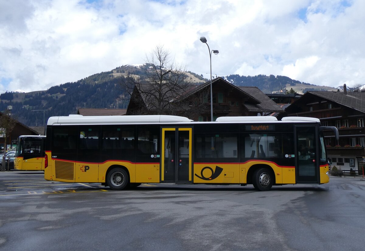 (260'608) - K�bli, Gstaad - BE 360'355/PID 11'857 - Mercedes (ex PostAuto Bern BE 538'988; ex PostAuto Bern BE 653'386) am 21. M�rz 2024 beim Bahnhof Gstaad