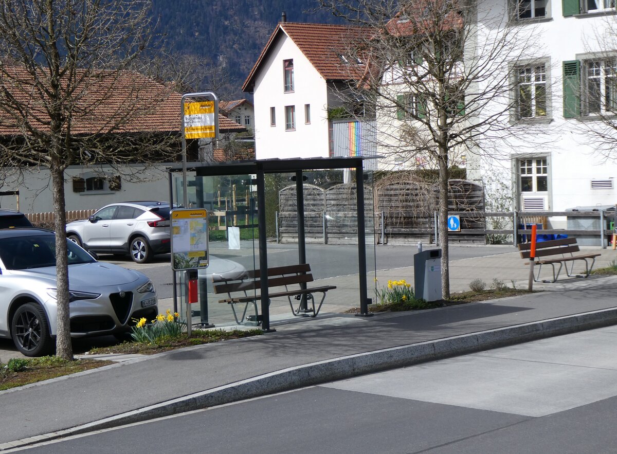 (260'626) - PostAuto-Haltestelle am 22. M�rz 2024 in Matten, Brunnenhaus