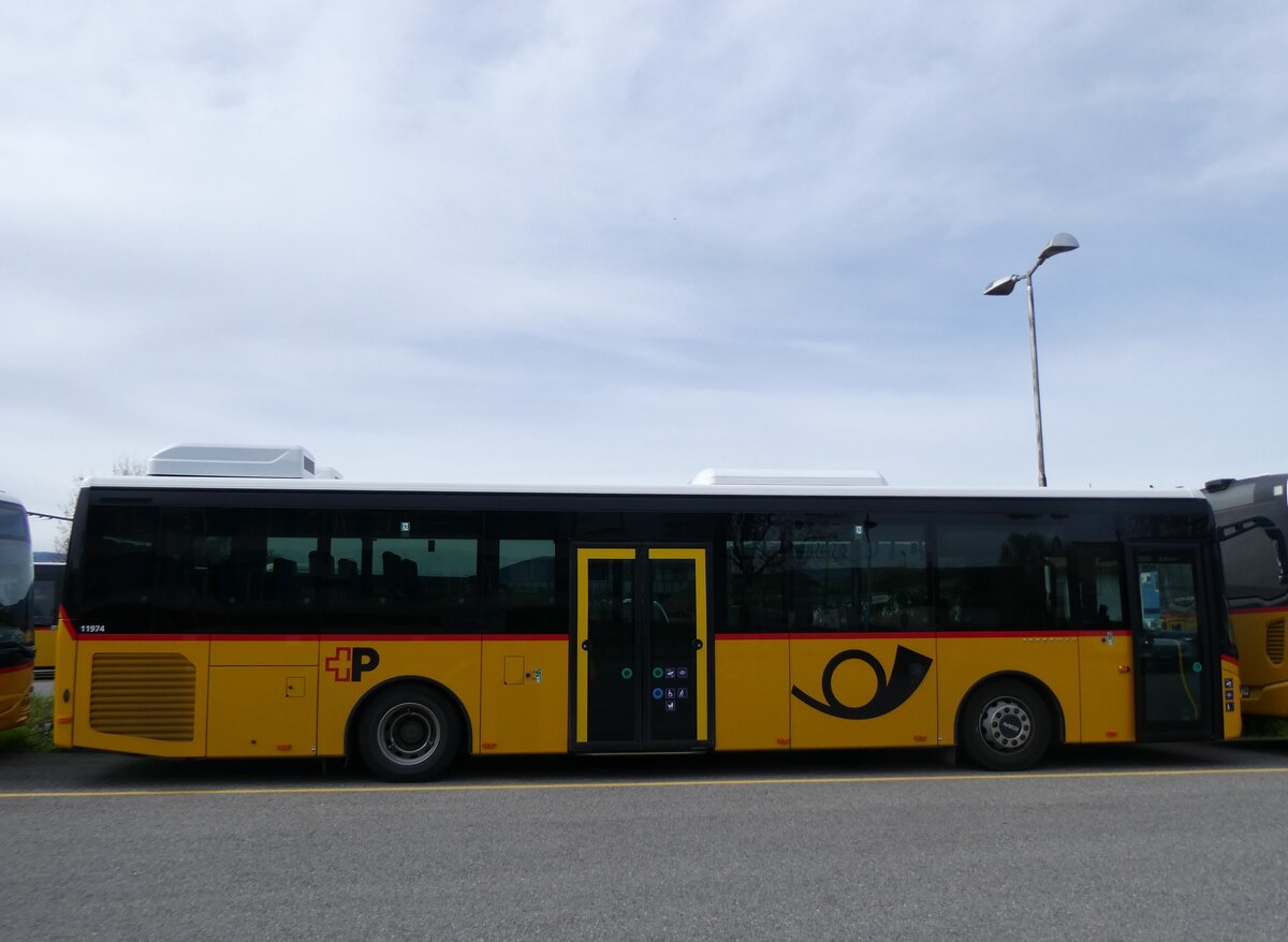 (260'835) - CarPostal Ouest - VD 549'342/PID 11'974 - Iveco am 29. M�rz 2024 in Yverdon, Garage
