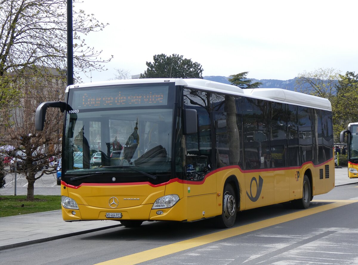 (260'853) - CarPostal Ouest - VD 464'913/PID 10'603 - Mercedes am 29. M�rz 2024 beim Bahnhof Yverdon