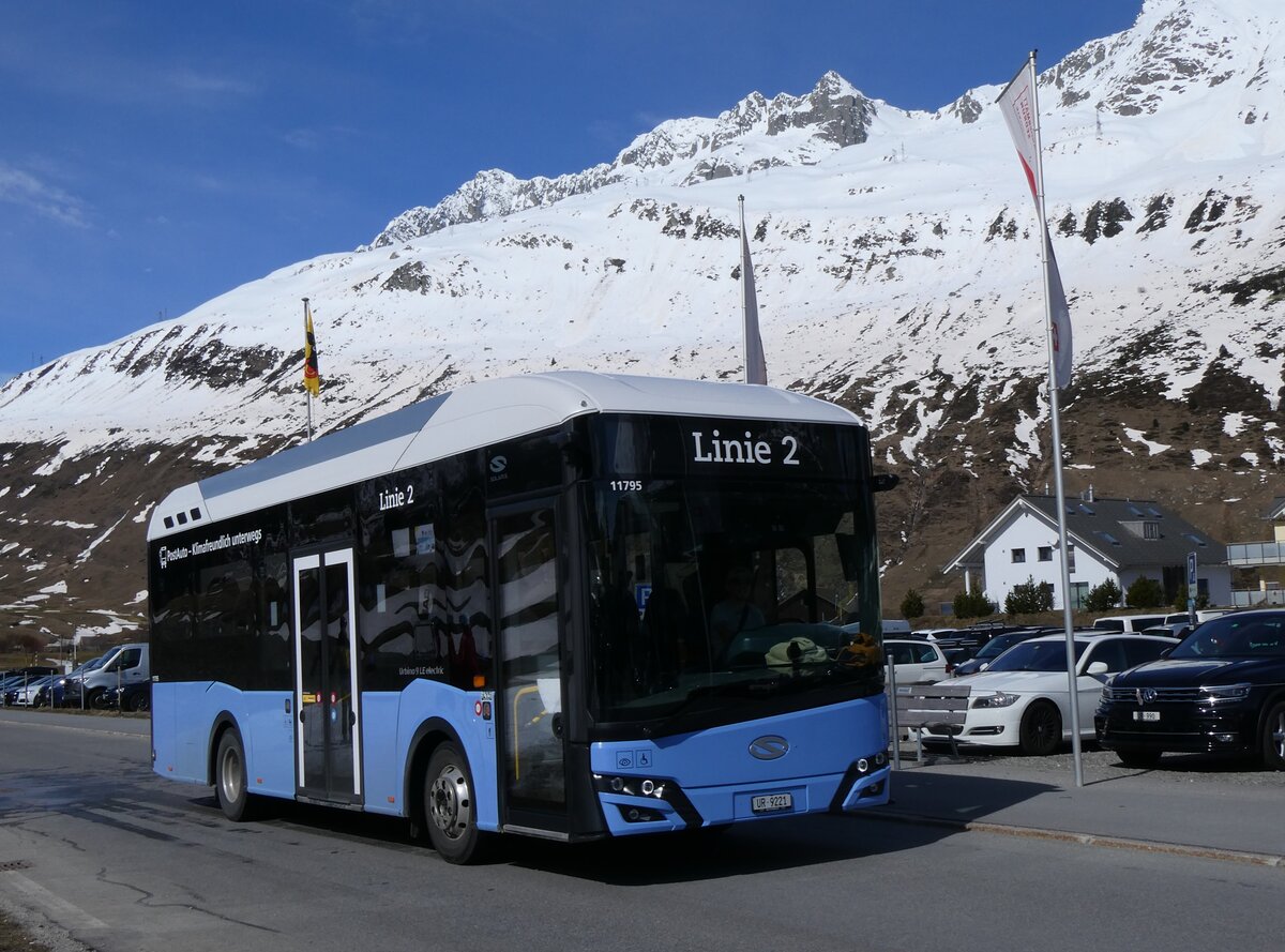 (261'028) - Mattli, Wassen - UR 9221/PID 11'795 - eSolaris (ex PostAuto Bern BE 90'275; ex PostAuto Bern BE 610'546) am 6. April 2024 in Andermatt, Gemsstockbahn