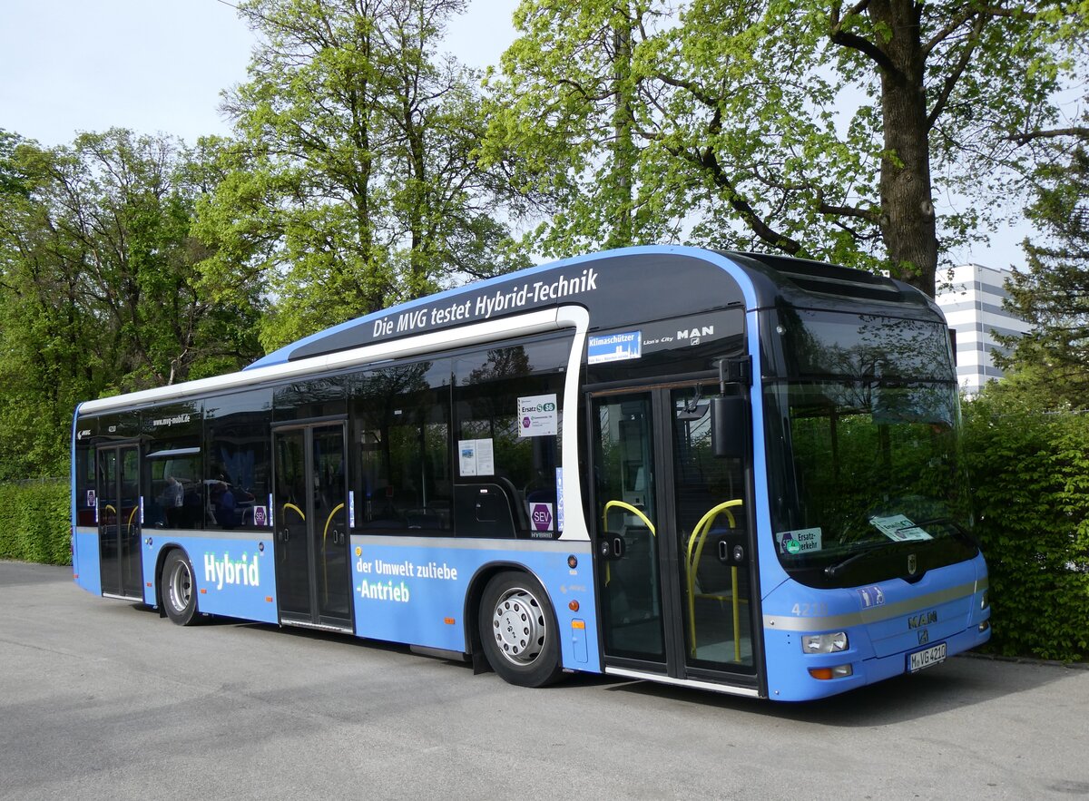 (261'255) - MVG M�nchen (OCM) - Nr. 4210/M-VG 4210 - MAN am 13. April 2024 in M�nchen, MVG-Museum