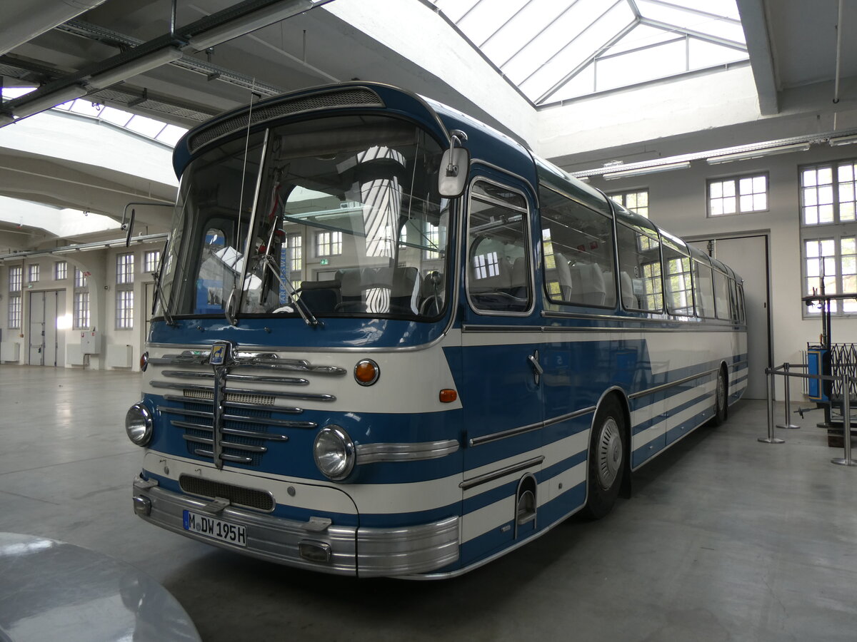 (261'273) - OCM, M�nchen - Nr. 9/M-DW 195H - B�ssing/Emmelmann (ex Kriner, Kr�n) am 13. April 2024 in M�nchen, MVG-Museum