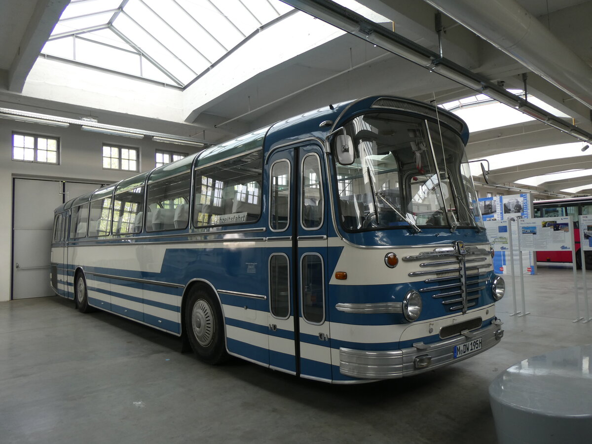 (261'274) - OCM, M�nchen - Nr. 9/M-DW 195H - B�ssing/Emmelmann (ex Kriner, Kr�n) am 13. April 2024 in M�nchen, MVG-Museum