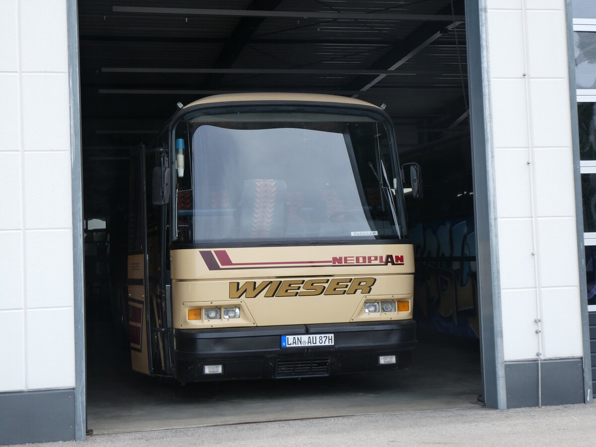 (261'352) - Wieser, Kollnburg (Auw�rter) - LAN-AU 87H - Neoplan am 14. April 2024 in Pilsting, Auw�rter Automobil-Park