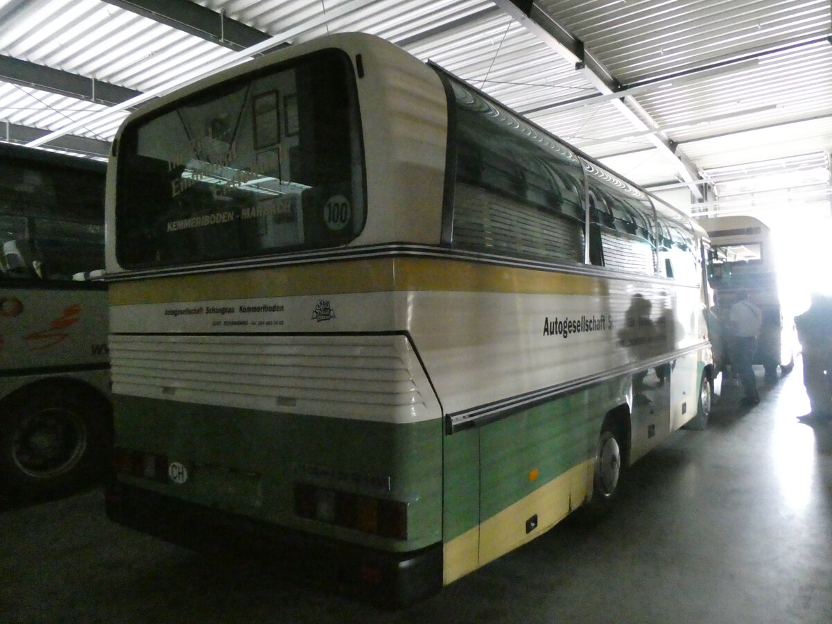 (261'366) - ASK Schangnau (Auw�rter) - Nr. 5/PID 3275 - Neoplan (ex Lonza, CH-Visp Nr. 32) am 14. April 2024 in Pilsting, Auw�rter Automobil-Park