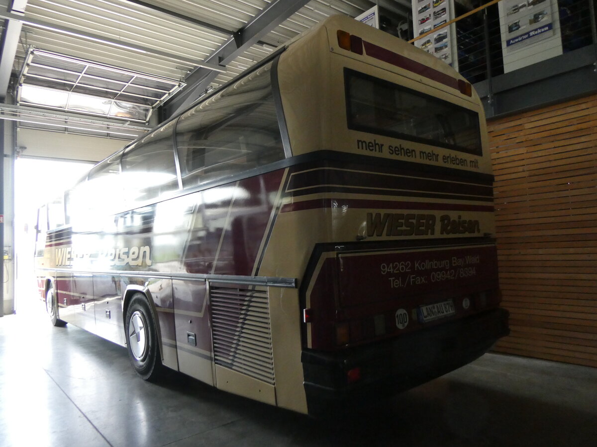 (261'368) - Wieser, Kollnburg (Auw�rter) - LAN-AU 87H - Neoplan am 14. April 2024 in Pilsting, Auw�rter Automobil-Park