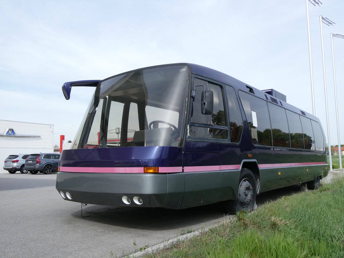 (261'419) - Auw�rter, Pilsting - Neoplan am 14. April 2024 in Pilsting, Auw�rter Automobil-Park