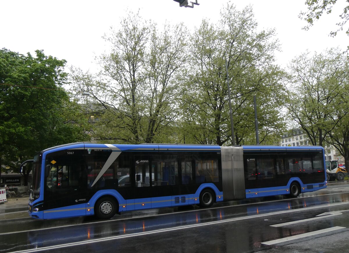 (261'438) - MVG M�nchen - Nr. 5067/M-VG 5067 - MAN am 15. April 2024 in M�nchen, Sendlinger Tor