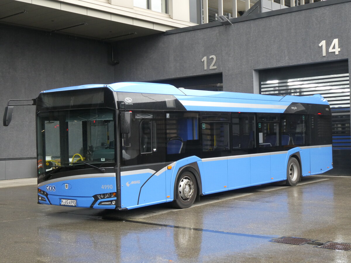 (261'490) - MVG M�nchen - Nr. 4990/M-VG 4990 - Solaris am 15. April 2024 in Moosach, Betriebshof