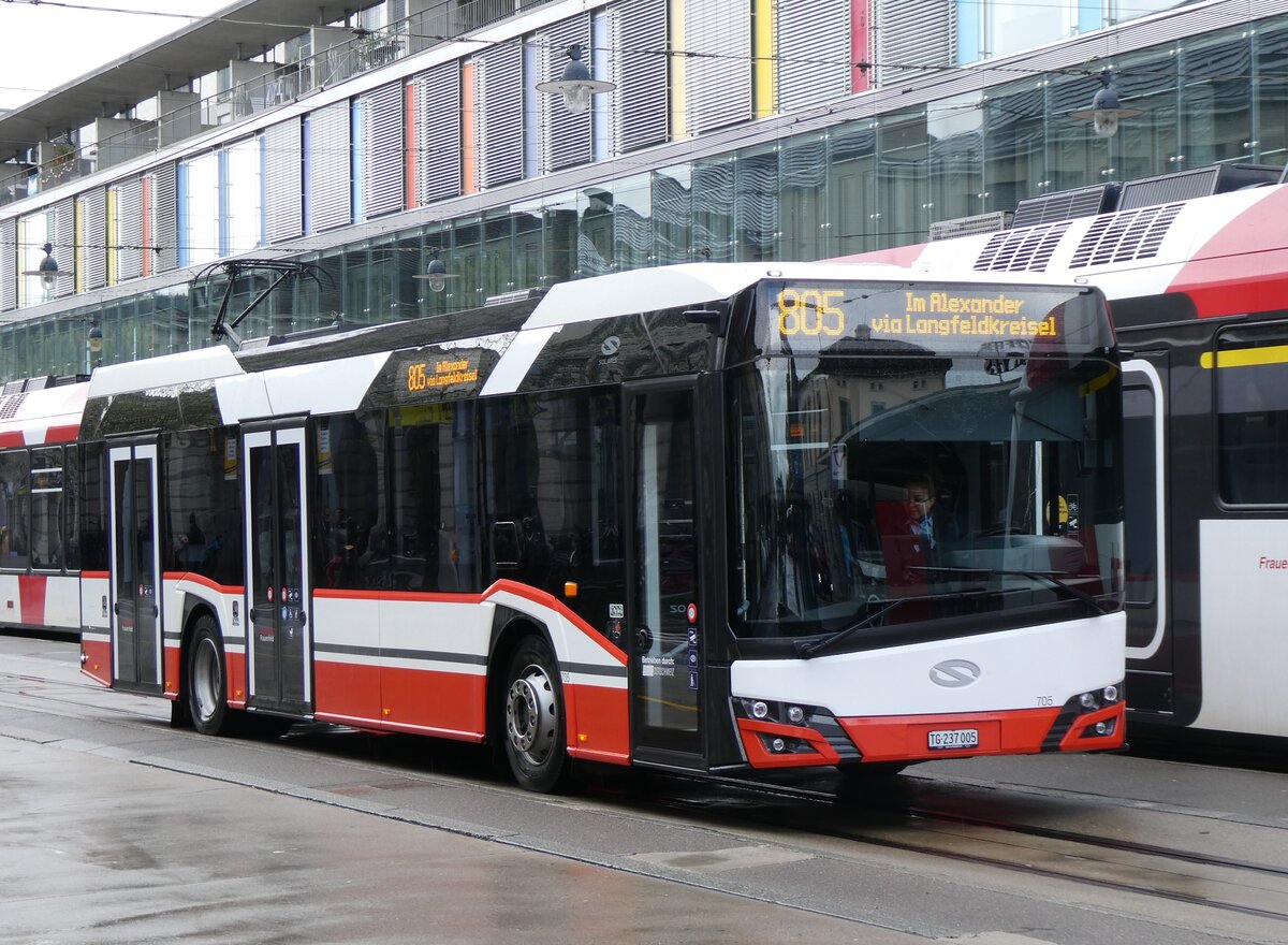 (261'523) - StadtBUS, Frauenfeld - Nr. 705/TG 237'005 - Solaris am 18. April 2024 beim Bahnhof Frauenfeld