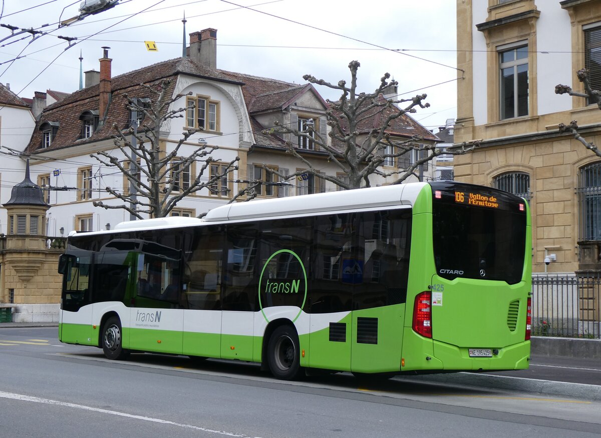 (261'673) - transN, La Chaux-de-Fonds - Nr. 425/NE 195'425 - Mercedes am 23. April 2024 in Neuch�tel, Place Pury