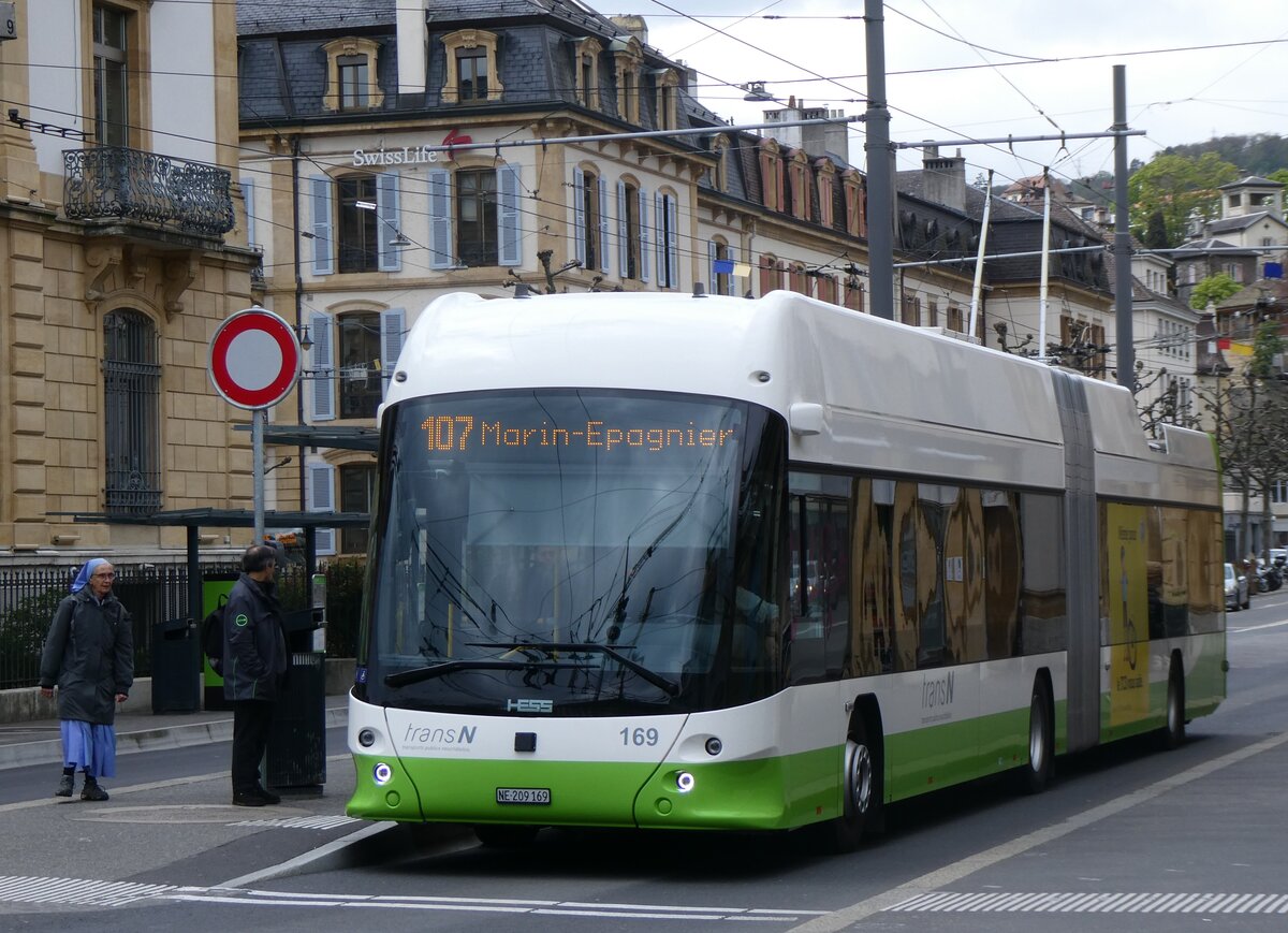 (261'679) - transN, La Chaux-de-Fonds - Nr. 169/NE 209'169 - Hess/Hess Gelenktrolleybus am 23. April 2024 in Neuch�tel, Place Pury