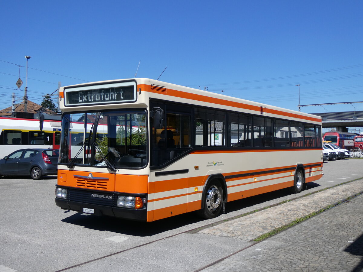 (261'758) - BSF Hochdorf - Nr. 11/LU 151'690 - Neoplan (ex M�der, Schwanden) am 27. April 2024 in Brugg, Bahnpark