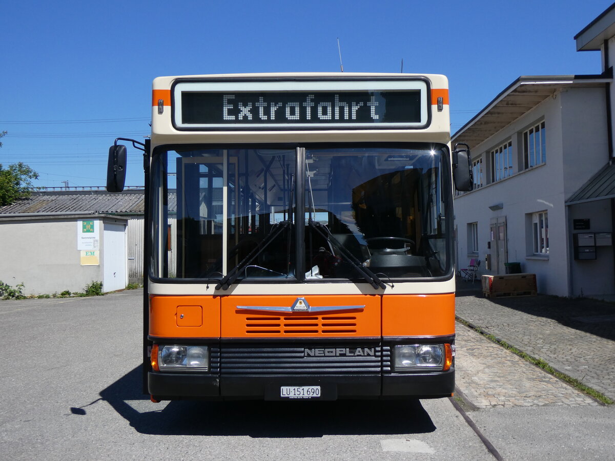 (261'761) - BSF Hochdorf - Nr. 11/LU 151'690 - Neoplan (ex M�der, Schwanden) am 27. April 2024 in Brugg, Bahnpark