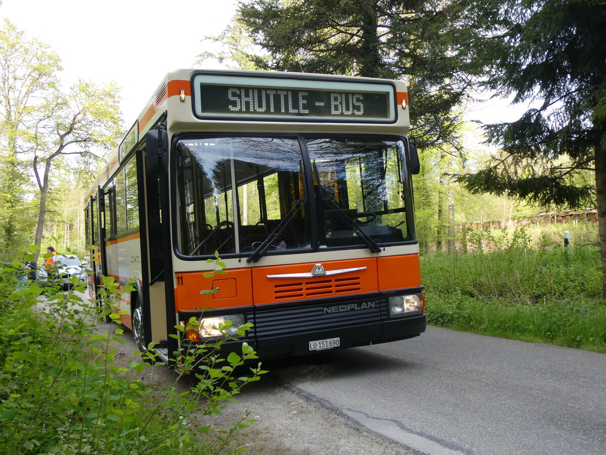 (261'773) - BSF Hochdorf - Nr. 11/LU 151'690 - Neoplan (ex M�der, Schwanden) am 27. April 2024 in Wohlen, Alte Bremgartenstrasse
