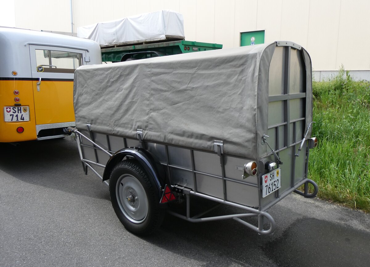 (262'010) - Roost, Bibern - SH 76'152 - Cosmos Gep�ckanh�nger am 4. Mai 2024 in Attikon, Wegm�ller