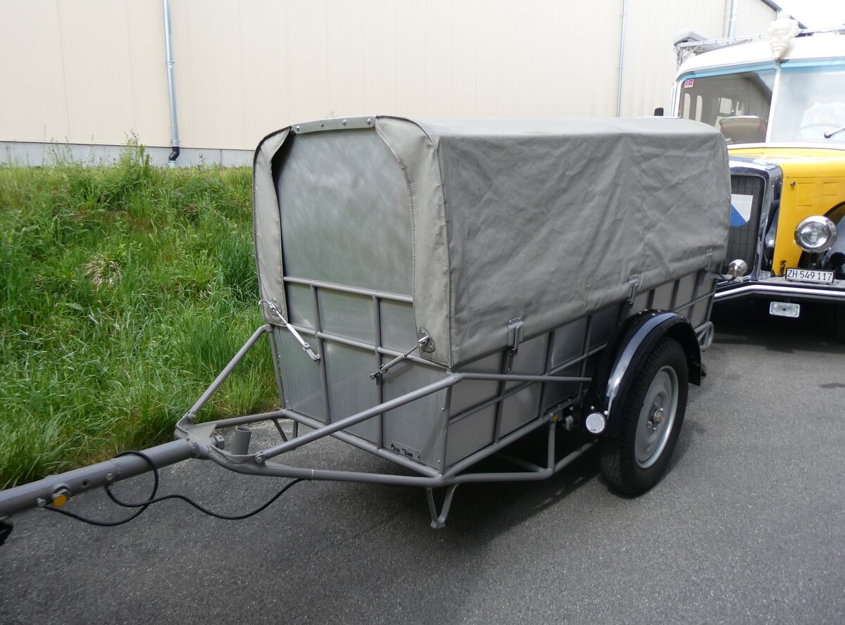(262'024) - Roost, Bibern - SH 76'152 - Cosmos Gep�ckanh�nger am 4. Mai 2024 in Attikon, Wegm�ller