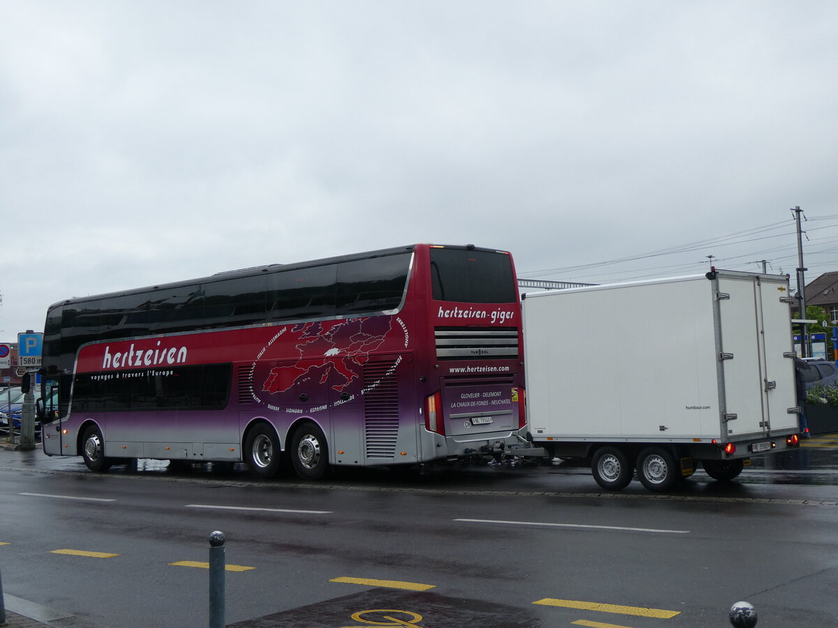 (262'171) - Giger, La Chaux-de-Fonds - Nr. 10/NE 79'340 - Van Hool am 6. Mai 2024 beim Bahnhof Thun