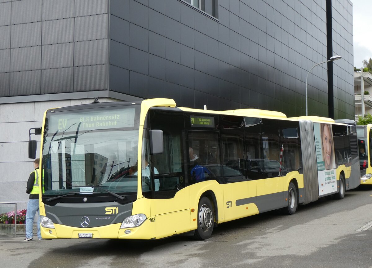 (262'201) - STI Thun - Nr. 162/BE 752'162 - Mercedes am 6. Mai 2024 beim Bahnhof M�nsingen