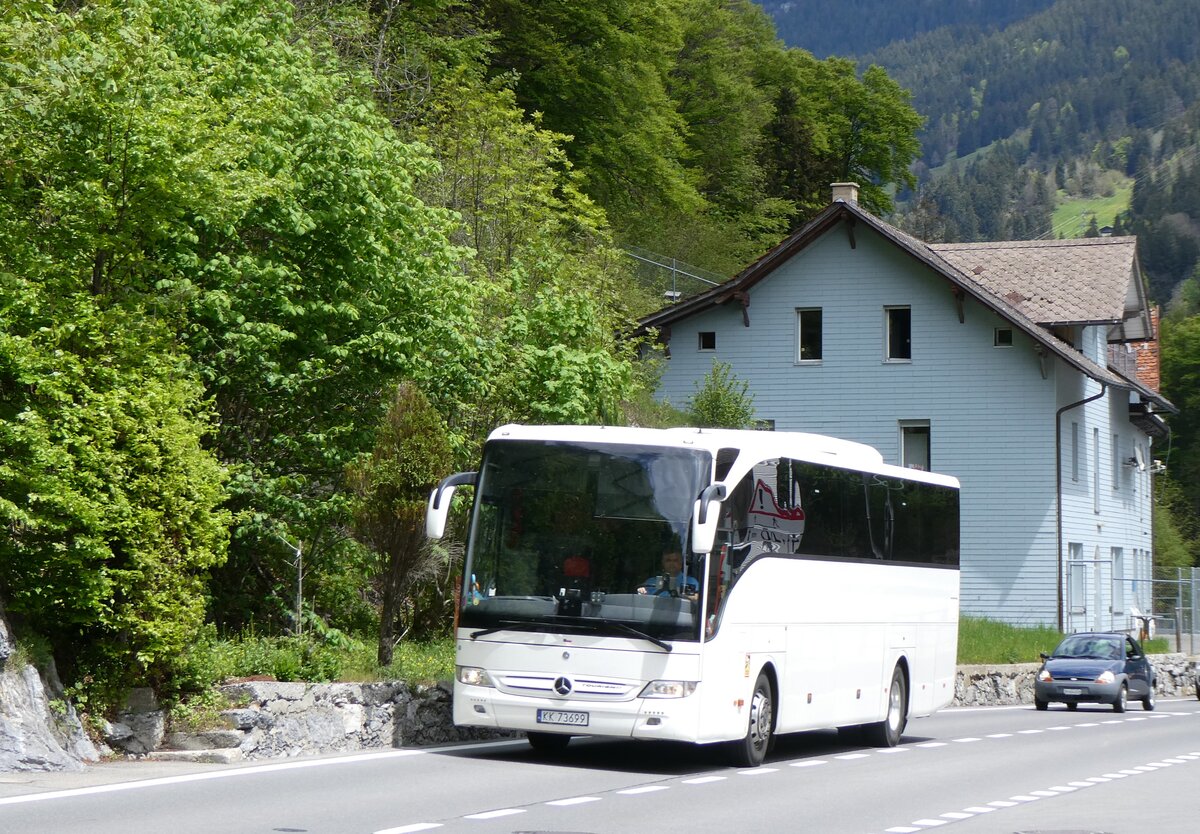 (262'732) - Aus Polen: ??? - KK 73'699 - Mercedes am 18. Mai 2024 auf dem Br�nigpass