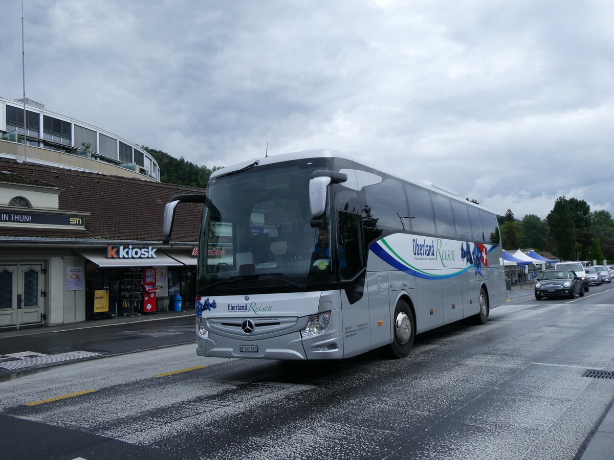 (262'750) - Oberland Reisen, Thun - Nr. 46/BE 240'880 - Mercedes am 21. Mai 2024 beim Bahnhof Thun