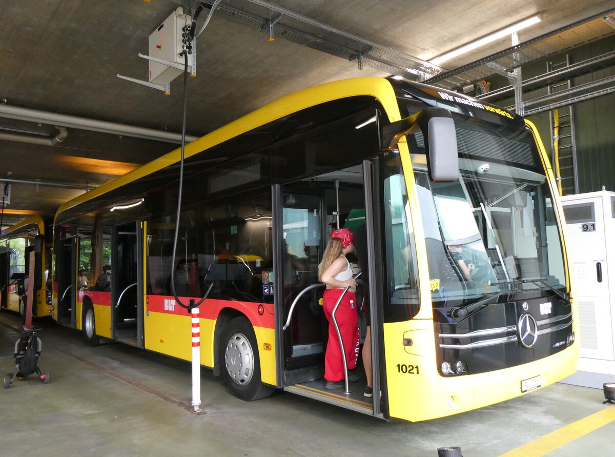(263'471) - BLT Oberwil - Nr. 1021/BL 7136 - eMercedes am 8. Juni 2024 in Oberwil, Depot H�slimatt