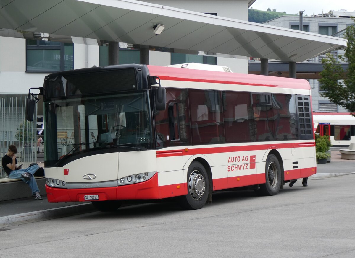 (263'633) - AAGS Schwyz - Nr. 18/SZ 10'118 - Solaris am 9. Juni 2024 beim Bahnhof Arth-Goldau