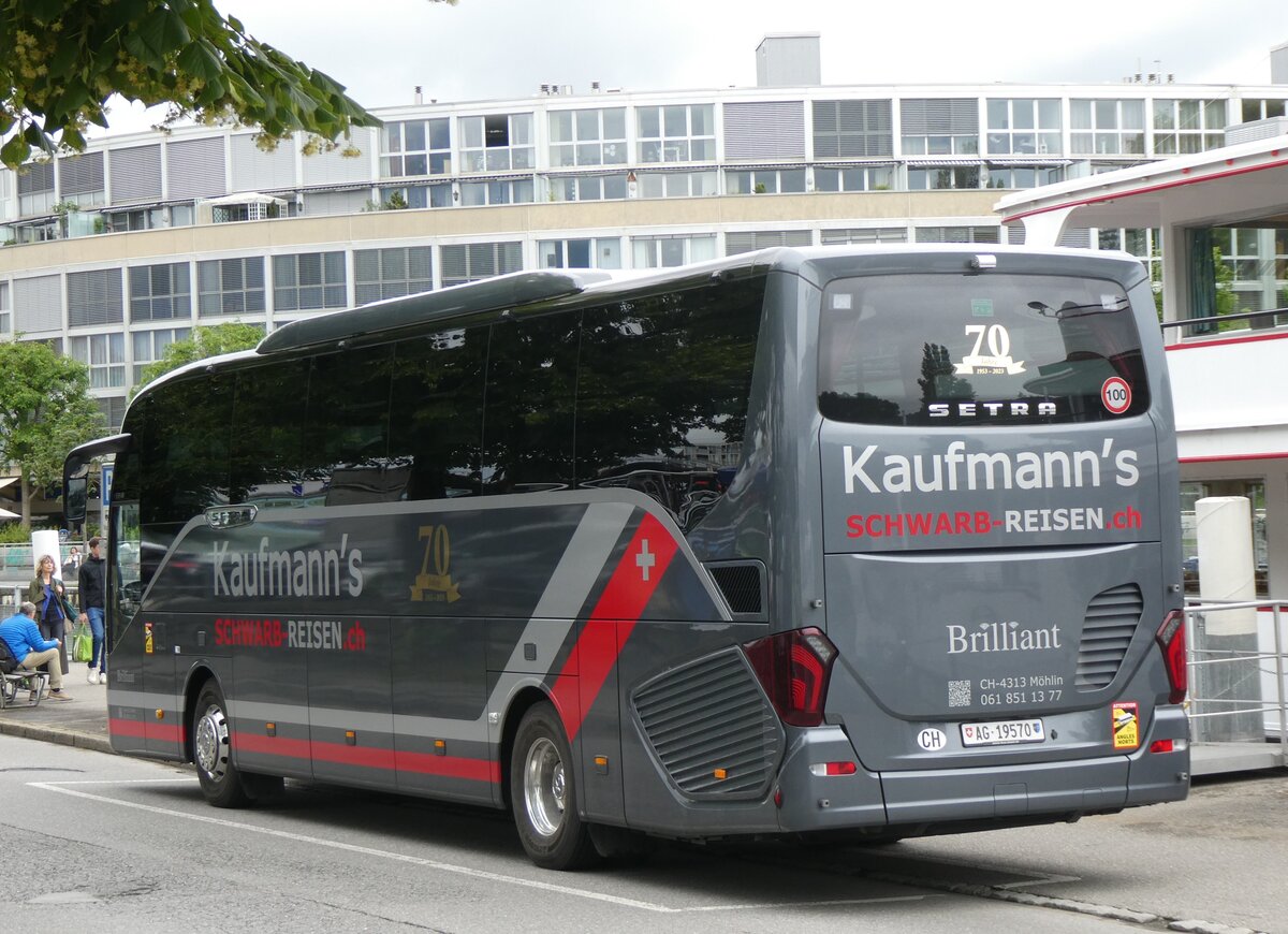 (263'654) - Kaufmann's Schwarb-Reisen, M�hlin - Nr. 32/AG 19'570 - Setra am 11. Juni 2024 bei der Schiffl�ndte Thun