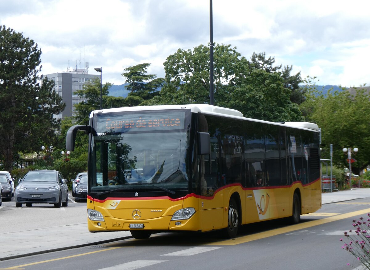 (263'775) - CarPostal Ouest - VD 607'890/PID 10'989 - Mercedes (ex JU 43'869) am 16. Juni 2024 beim Bahnhof Yverdon