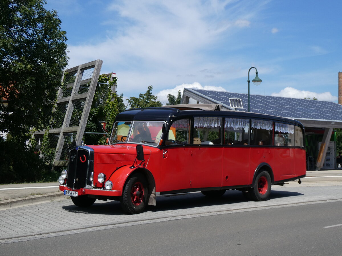 (264'596) - Raab, Bad D�rrenberg - MER-K 49H - Saurer (ex VDZ/Landerlebniswelt, Bad D�rrenberg; ex Fankhauser, CH-Arzier; ex AFA Adelboden/CH Nr. 15; ex P 23'052; ex P 2076) am 10. Juli 2024 beim Bahnhof D�rrenberg 