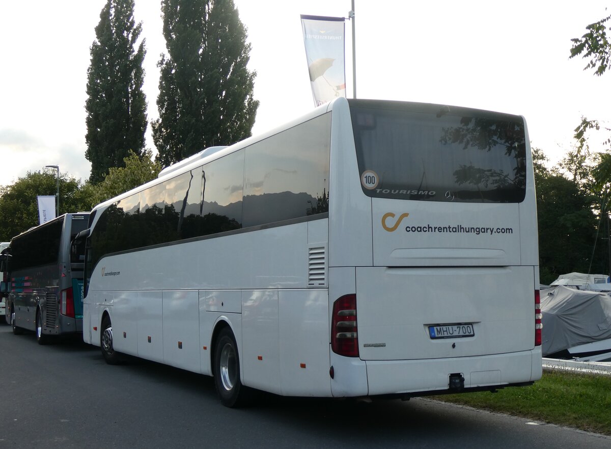 (265'463) - Aus Ungarn: Coachrentalhungary, P�cs - MHU-700 - Mercedes am 7. August 2024 in Thun, Strandbad