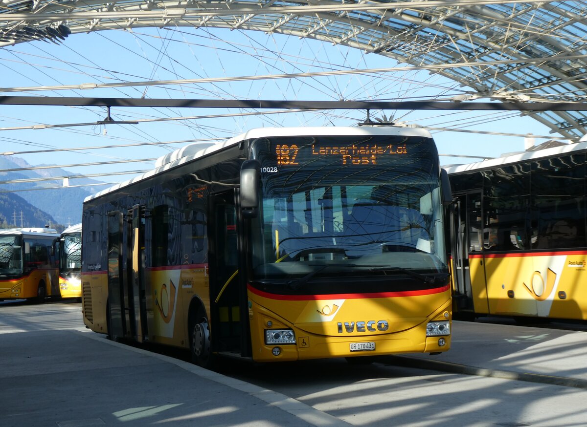 (266'205) - PostAuto Graub�nden - GR 170'431/PID 10'028 - Iveco am 27. August 2024 in Chur, Postautostation