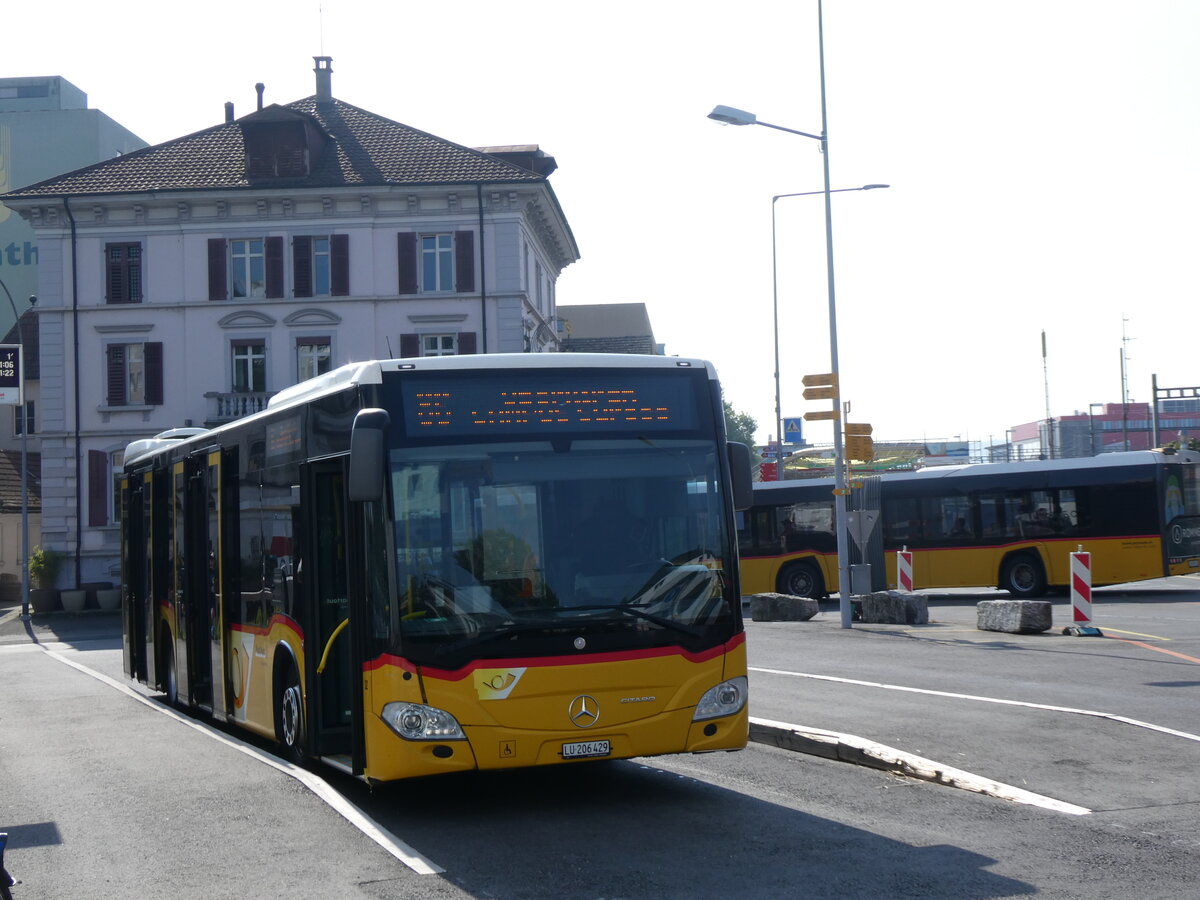 (266'327) - H�fliger, Sursee - Nr. 32/LU 206'429/PID 11'236 - Mercedes am 31. August 2024 beim Bahnhof Sursee