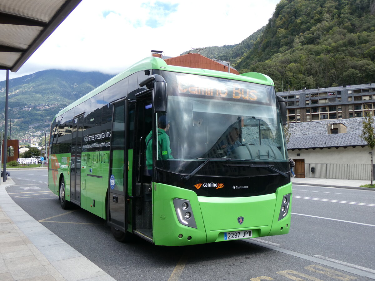 (267'214) - Camino Bus, Escaldes-Engordany - 2297 JPW - Scania/Castrosua am 18. September 2024 in Andorra la Vella, Estaci� Nacional Autobusos (spanisches Kennzeichen)
