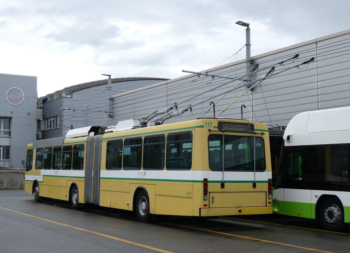 (267'607) - transN, La Chaux-de-Fonds - Nr. 117 - NAW/Hess Gelenktrolleybus (ex TN Neuch�tel Nr. 117) am 1. Oktober 2024 in Marin, D�p�t