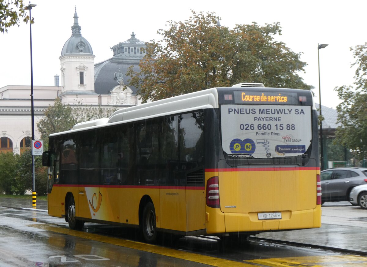 (267'652) - CarPostal Ouest - VD 1258/PID 4488 (ex TPB, S�deilles) am 1. Oktober 2024 beim Bahnhof Yverdon