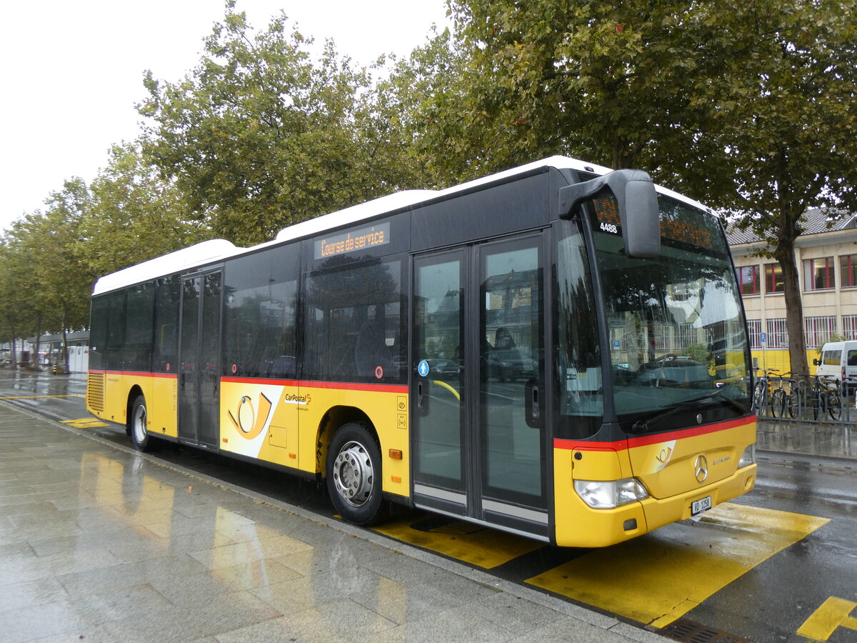 (267'653) - CarPostal Ouest - VD 1258/PID 4488 - Mercedes (ex TPB, S�deilles) am 1. Oktober 2024 beim Bahnhof Yverdon