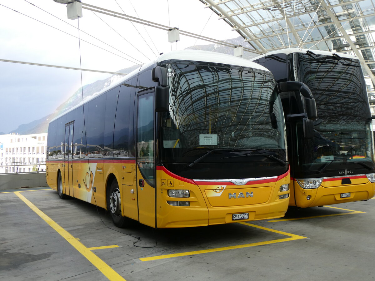 (267'842) - PostAuto Graub�nden - GR 173'207/PID 11'509 - MAN am 8. Oktober 2024 in Chur, Postautostation