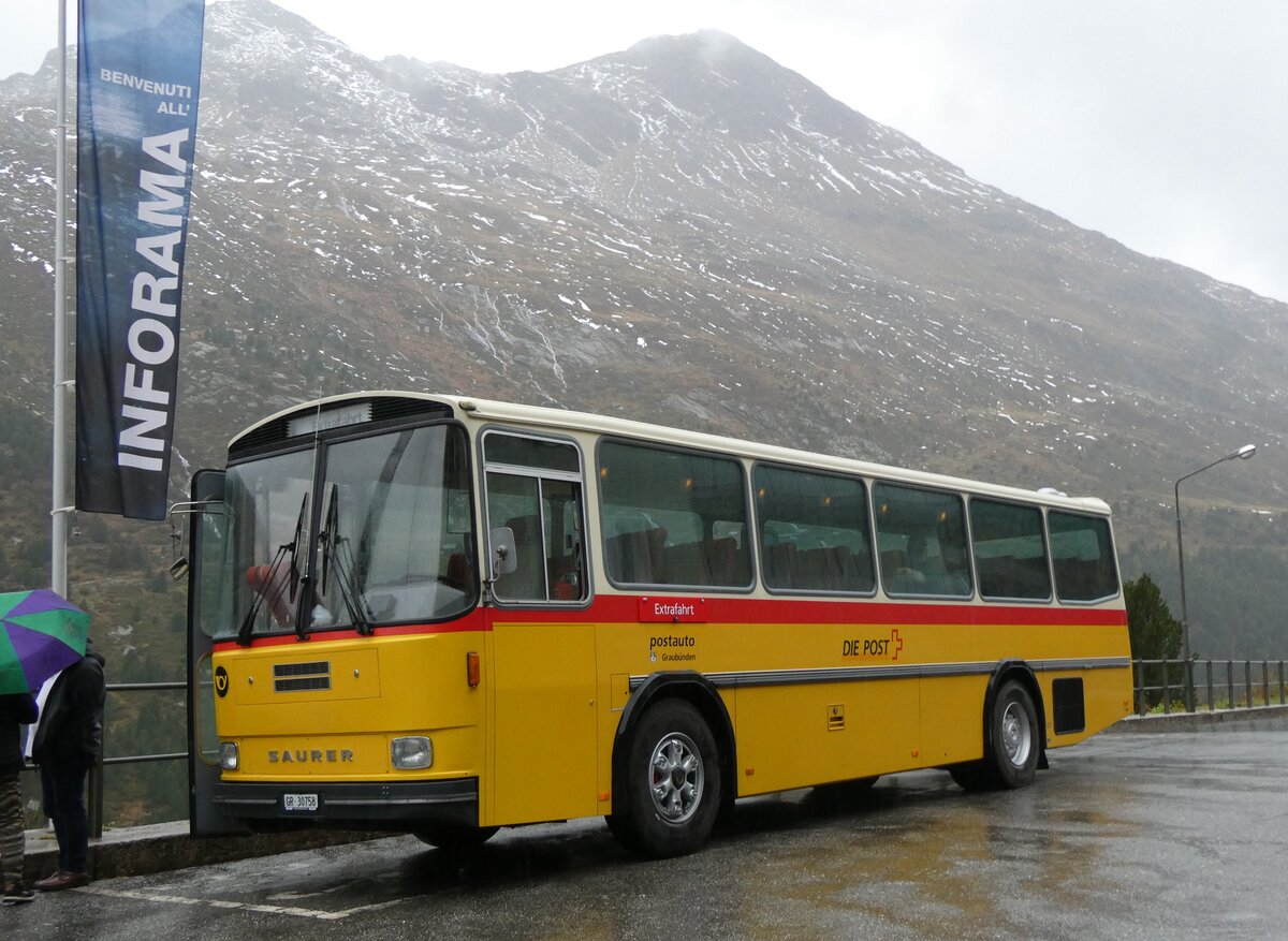 (267'890) - L�tscher, Haldenstein - GR 30'758 - Saurer/R&J (ex Dornbierer, Thal; ex FRAM Drachten/NL Nr. 24; ex PostAuto Graub�nden PID 2870; ex P 24'367) am 8. Oktober 2024 in Ferrera, Lago di Lei